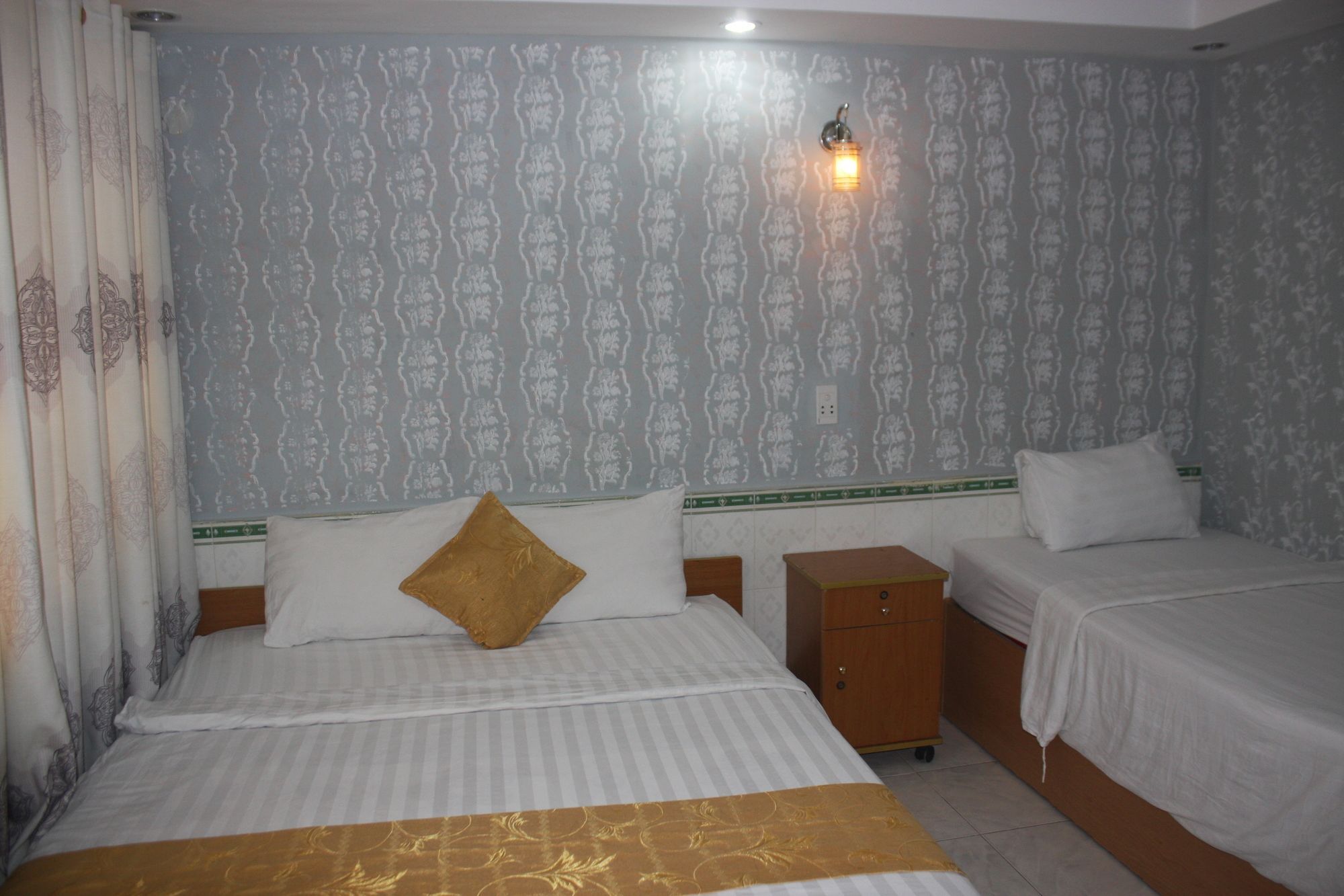 Koniko Hotel Хошимин Екстериор снимка