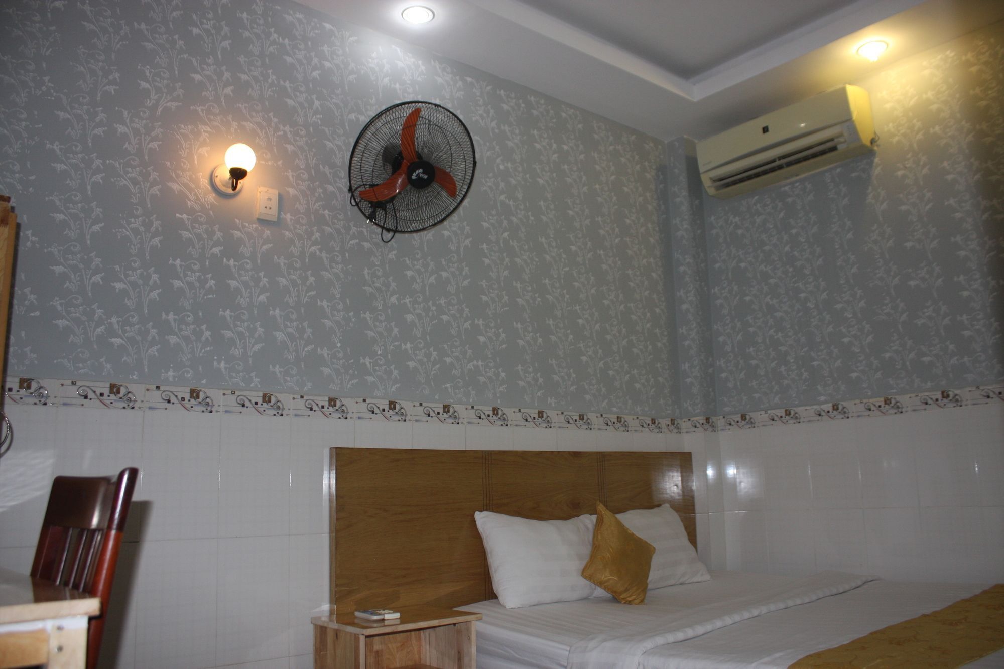 Koniko Hotel Хошимин Екстериор снимка