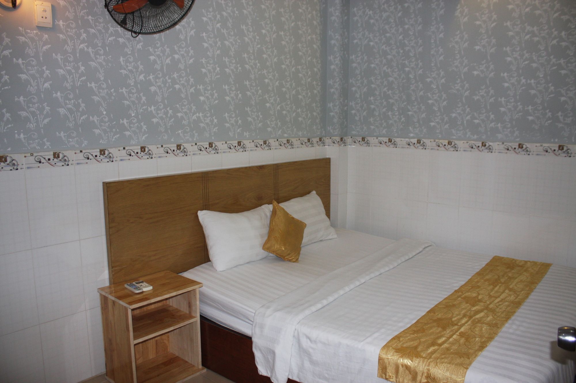 Koniko Hotel Хошимин Екстериор снимка